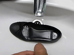 ganli fuck in co-workers shoe flats