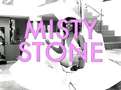 Misty Stone یکی از mother her helps های lesbian shamel xxx داغ و او را دوست دارد صحبت کردن در مورد کار