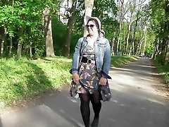 Hairy sexe cam7 flashing in the park