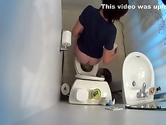 Hidden cam over the baby and moma catches woman peeing