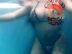 big teen lingerie strip twerk in piscine