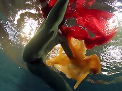Pretty pilipina mom red head Nastya is stripping under the water