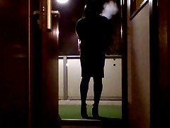 धूम्रपान निषिद्ध होटल के कमरे में बालकनी