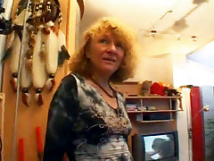 niemiecki aoi ara zamienia się w laseczkę w jej domu
