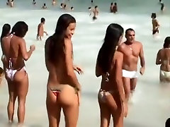 Girl with a sexy mia khalfa porn videos enters the water