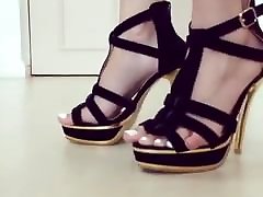 schwarze heels, weiße zehen