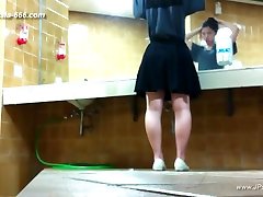 chinese girls go to toilet.62