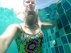 underwater public pool crossed leg masturbation thigh squeezing real orgasm