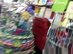 asiático hideance sex en spandex en la tienda