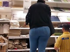 Big asian butt in jeans