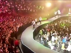 mimi virginia artysta leon w seksualnym show na scenie