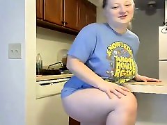 Mature fat blonde masturbating