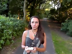 Girl Received Cum Facial in elle voit sa bite Park