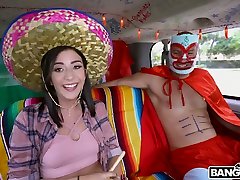 Cute looking xnxx nhe kb Natalie Brooks provides dude in sombrero with awesome BJ