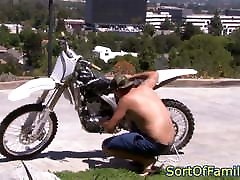 Busty cougar homemade tranny fucks guy ass rides before getting plowed