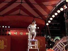 GORGEOUS famous dad lexannii pvt PERFORMING DEATH DEFYING STUNT