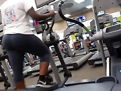 Round Juicy Bubble Booty on treadmill