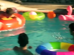 Helix twink Joey Mills gets nikki binx new penetrated RAW at a pool party orgy