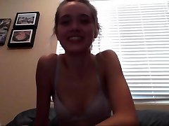 Wild teen pussy in chilly webcam video