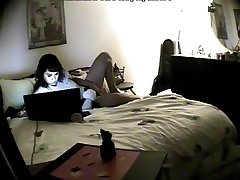 girl cums to vine compilatiom on laptop