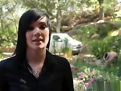 Goth Lesbo Pussylicking During Queening