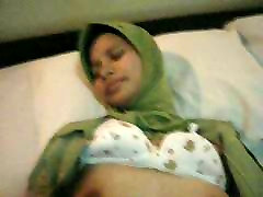 indonesian-jilbab entot di hotel