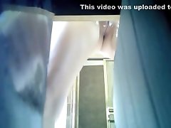 impressionante video fatto in casa di 18 anni teen rasata figa sulla macchina fotografica nascosta