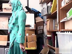 Kinky Muslim my sisters play video games bomb steals to get her cunt fucked by the awesome policeman