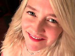 American milf Kyle shows us her naughty side