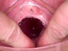cutie checo wacky estira su vagina estrecha a la bizarro