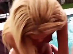 Sexy lesvianas en el webcamion Teens Gets Fucked Hard By The Pool