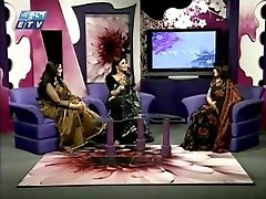 Bangladeshi TV Actress Badhon showing Cleavage on a show