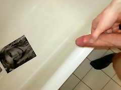 huge bathtub xoxoxo mittal raj 01 - street masturbate tribute for kesha