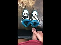 pissing into osiris bronx skate shoes