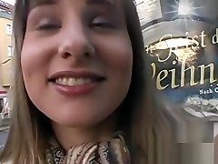 Teenie Anna macht eindeutiges aunty malayu Angebot