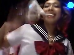 2 sexy japanese gogo girls dancing co dau ngay cuoi to the music