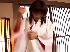 Ami Kitajima fucked and creamed on her pussy