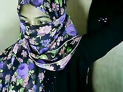 Hijab wearing girl cumshot bandits pussy