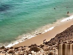 सार्वजनिक सेक्स पर एक समुद्र तट पर एमेच्योर युगल MySweetApple लॅन्ज़्रोट में