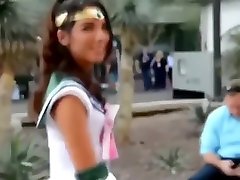 Gorgeous Comic-Con Girl wears buttplug in public, sailor moon, flashing