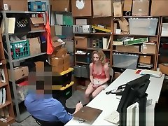 किशोर लड़कियों बकवास मॉल सिपाही गिरफ्तारी से बचने के लिए पाया