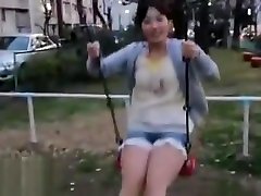 japonés gordinha ruiva juega al aire libre y folla en casa