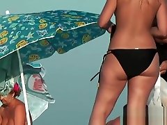 裸体的太阳晒黑的女孩暴露自己的海滩间谍凸轮