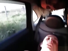 Randy Guy Fucks His Chick In Car & Cumblasts Her Face