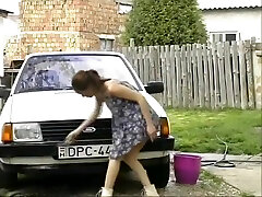 洗一辆车是不是他妈的一样有趣-朱莉娅里维斯