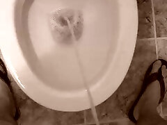 60 seconds of hard piss.