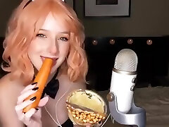 ASMR eating carrot
