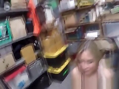 Real shoplifter caught durin les stine fucked