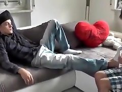 Lambendo tê nis Nike sborro su di mia suocera meias e fazendo muito sexo surprise milf porn tesã o 2 parte Lambendo tê nis Nike sborro su di mia suocera meias e fazendo muito sexo surprise milf porn tesã o 2 parte