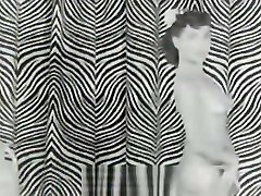 दर्शकों के लिए नग्न श्यामला नृत्य 1950 के दशक विंटेज